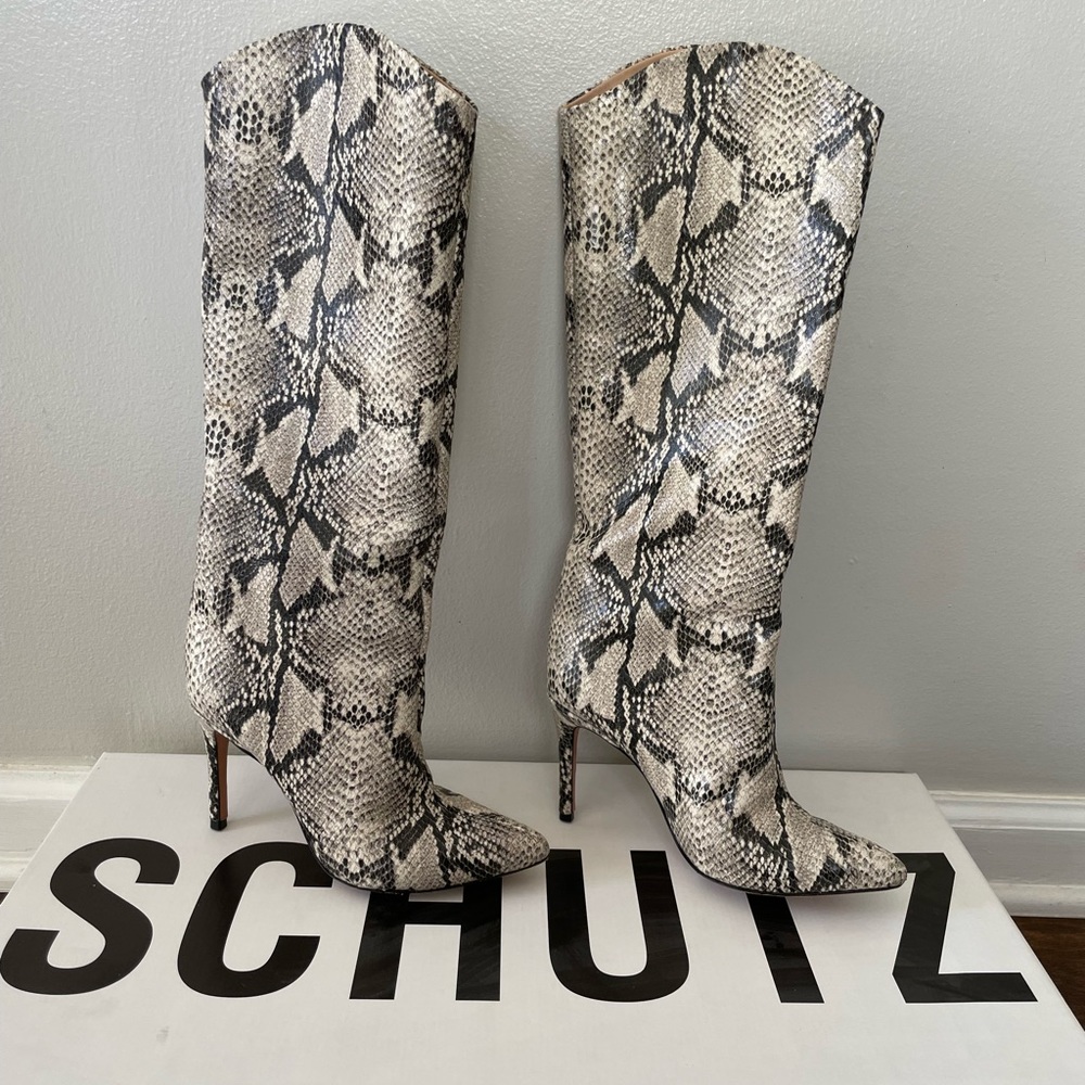 Maryana Boot - worn twice SIZE 6